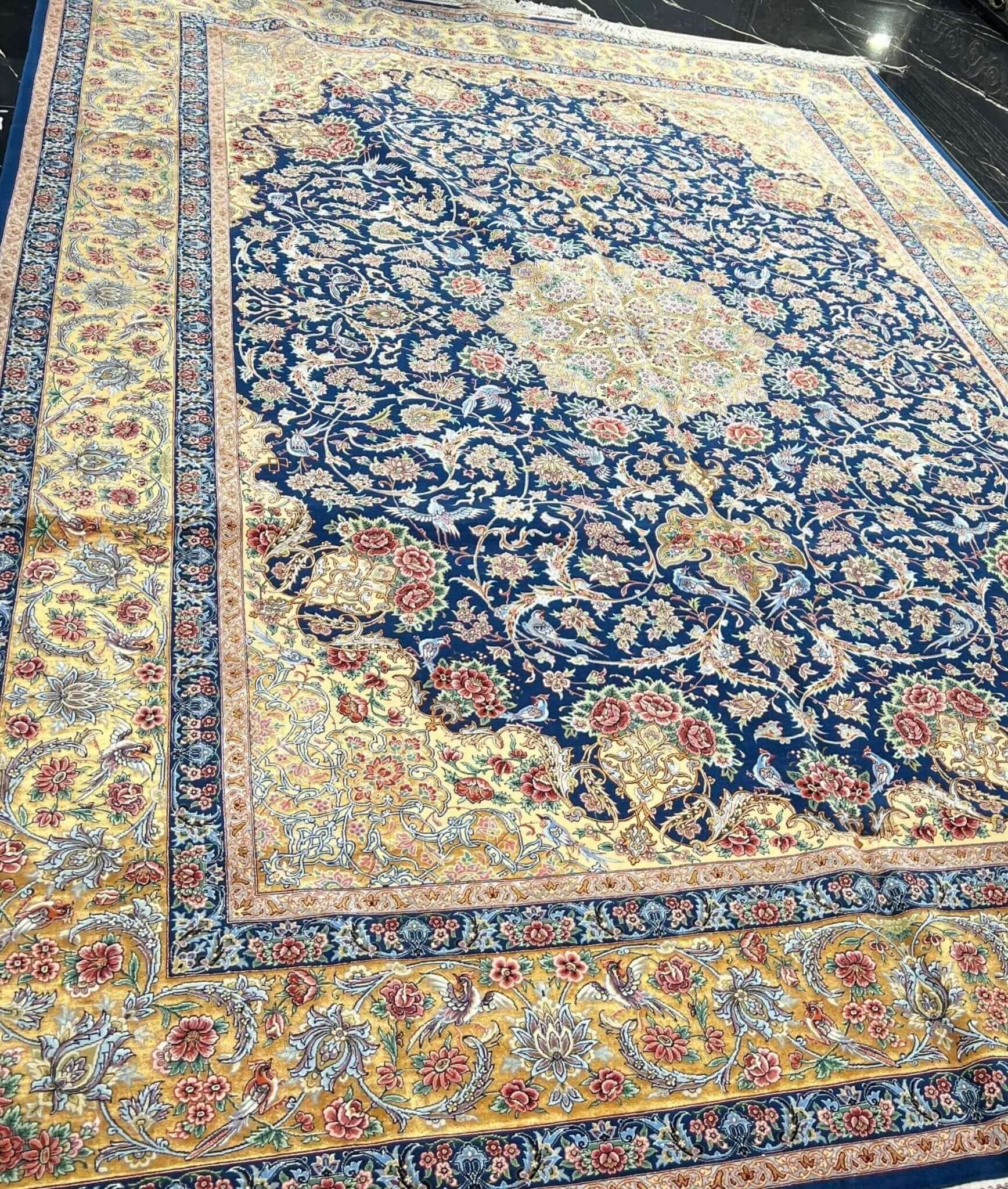 "Luxurious blue Persian rug from Isfahan, knotted by hand, with a knot density of 810,000/m²."